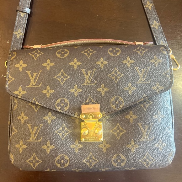 Louis Vuitton Monogram Pochette Metis - Picture 3 of 5
